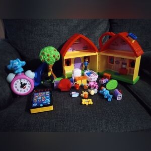 Blues Clues playhouse, accessories, & Tickity Tok